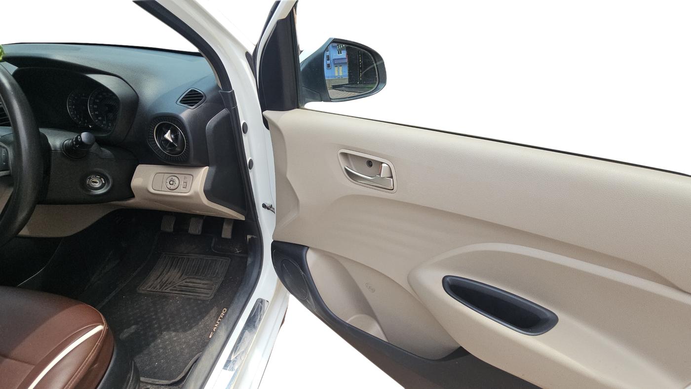 2018 Hyundai NEW SANTRO ASTA MT, Petrol, Manual, 68,090 km, Driver Side Door Panel Controls