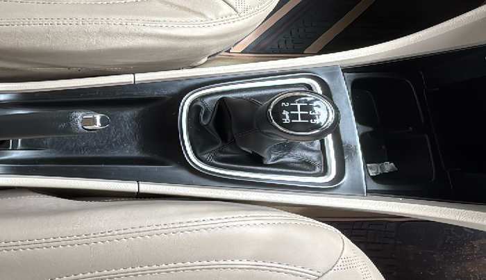 2022 Maruti Ciaz ZETA 1.5 SHVS MT PETROL, Petrol, Manual, 16,752 km, Gear Lever