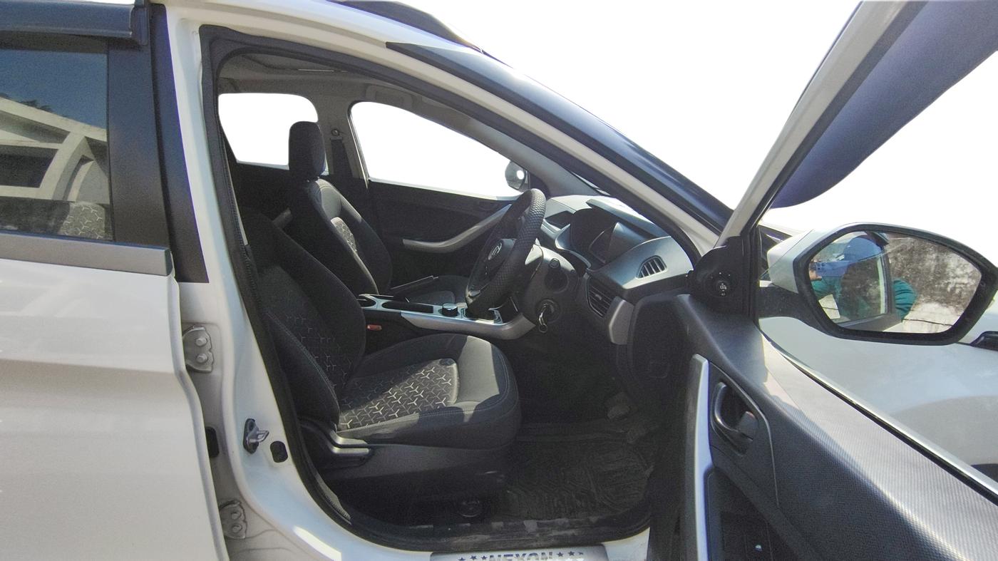 2022 Tata NEXON XM PLUS SUNROOF DIESEL, Diesel, Manual, 75,140 km, Right Side Front Door Cabin