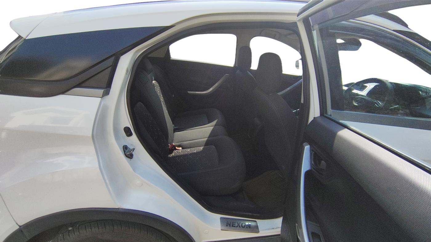 2022 Tata NEXON XM PLUS SUNROOF DIESEL, Diesel, Manual, 75,140 km, Right Side Rear Door Cabin