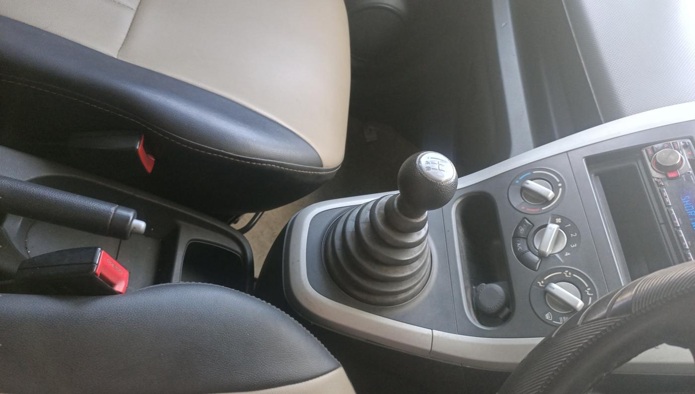 2012 Maruti Ritz VDI, Diesel, Manual, 82,166 km, Gear Lever