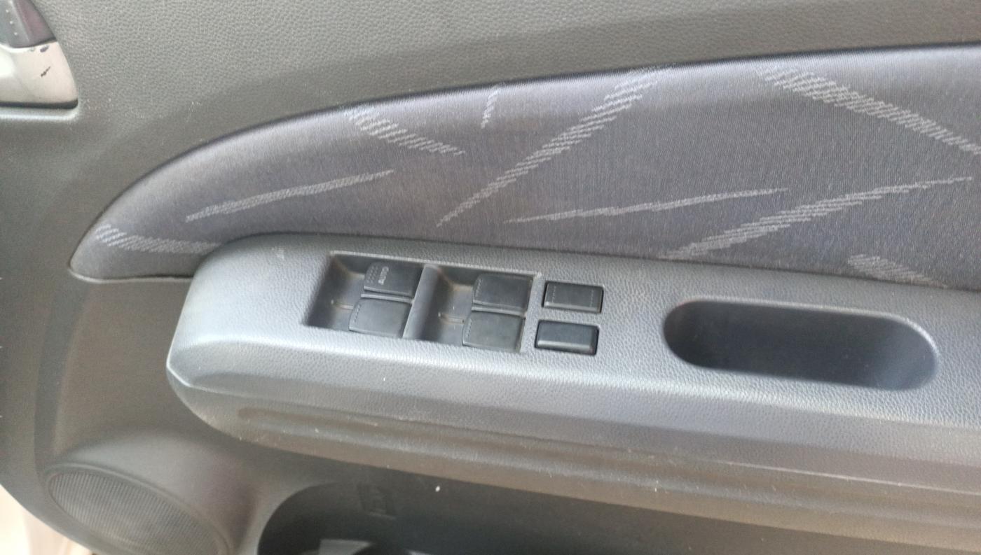 2012 Maruti Ritz VDI, Diesel, Manual, 82,166 km, Driver Side Door Panel Controls