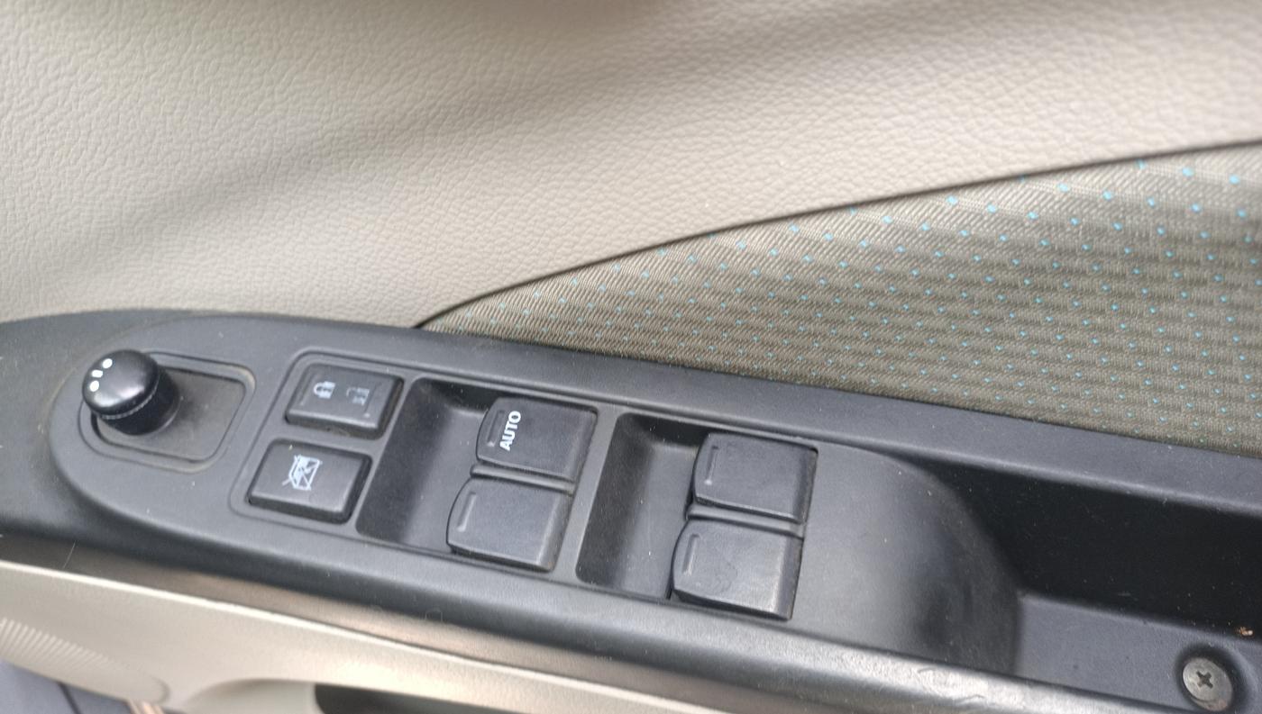 2018 Maruti Celerio ZXI AMT, Petrol, Automatic, 76,000 km, Driver Side Door Panel Controls