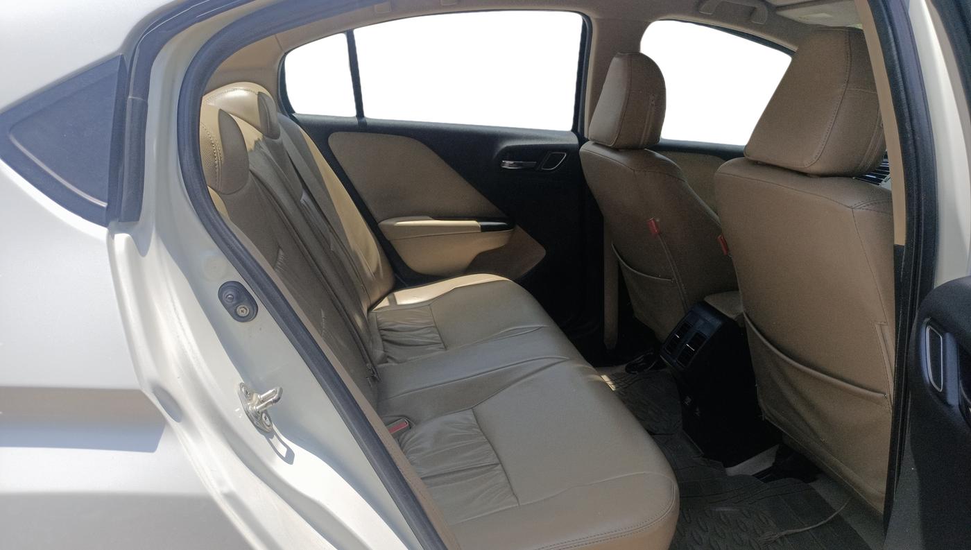 2017 Honda City 1.5L I-DTEC V, Diesel, Manual, 81,565 km, Right Side Rear Door Cabin