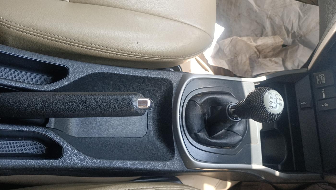 2017 Honda City 1.5L I-DTEC V, Diesel, Manual, 81,565 km, Gear Lever