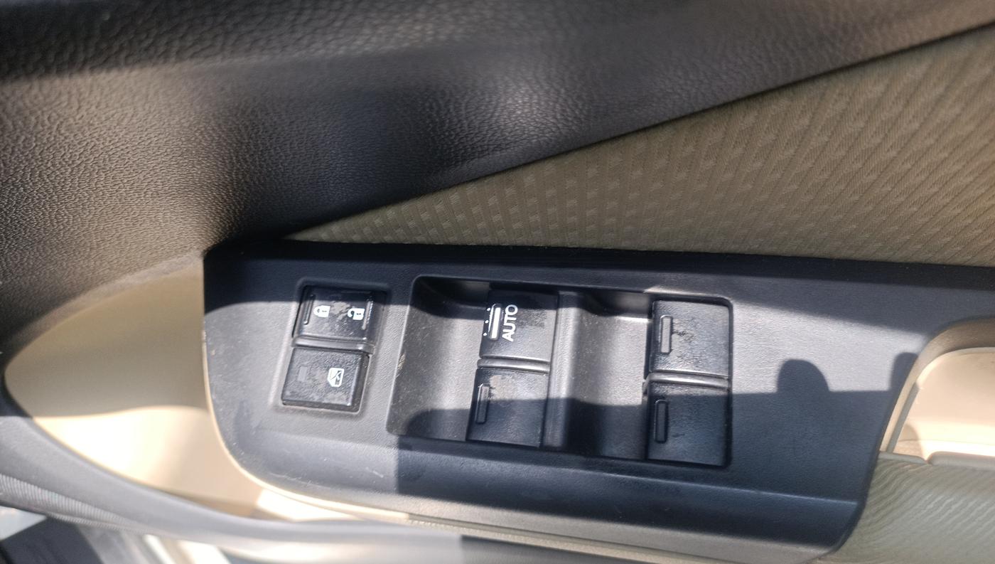 2017 Honda City 1.5L I-DTEC V, Diesel, Manual, 81,565 km, Driver Side Door Panel Controls