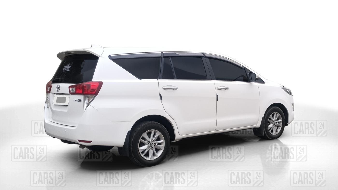 2016 Toyota Innova Crysta 2.4 VX 8 STR, Diesel, Manual, 1,07,770 km, Right Back Diagonal