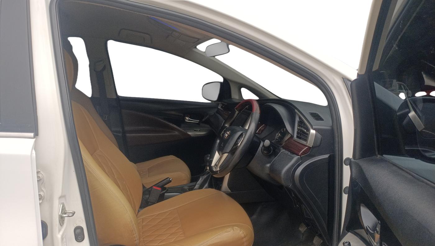 2016 Toyota Innova Crysta 2.4 VX 8 STR, Diesel, Manual, 1,07,770 km, Right Side Front Door Cabin