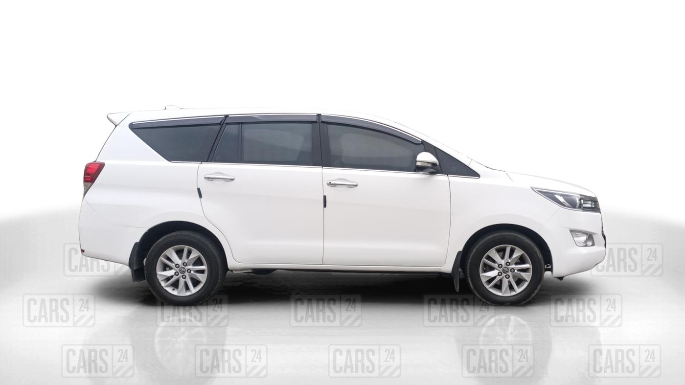 2016 Toyota Innova Crysta 2.4 VX 8 STR, Diesel, Manual, 1,07,770 km, Right Side View