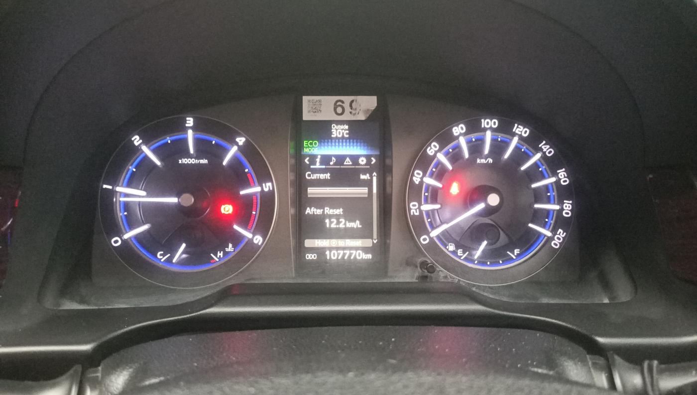 2016 Toyota Innova Crysta 2.4 VX 8 STR, Diesel, Manual, 1,07,770 km, Odometer Image