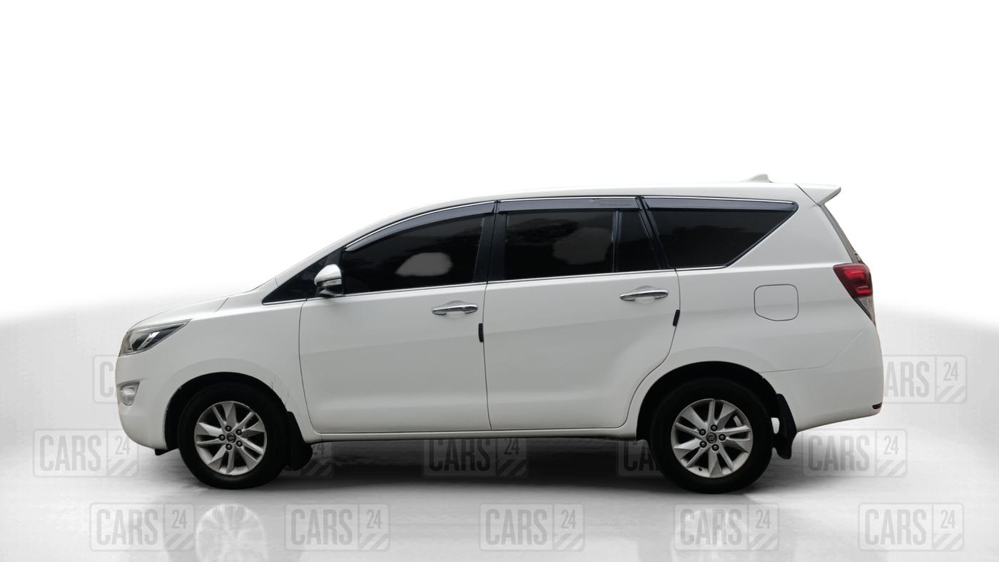 2016 Toyota Innova Crysta 2.4 VX 8 STR, Diesel, Manual, 1,07,770 km, Left Side