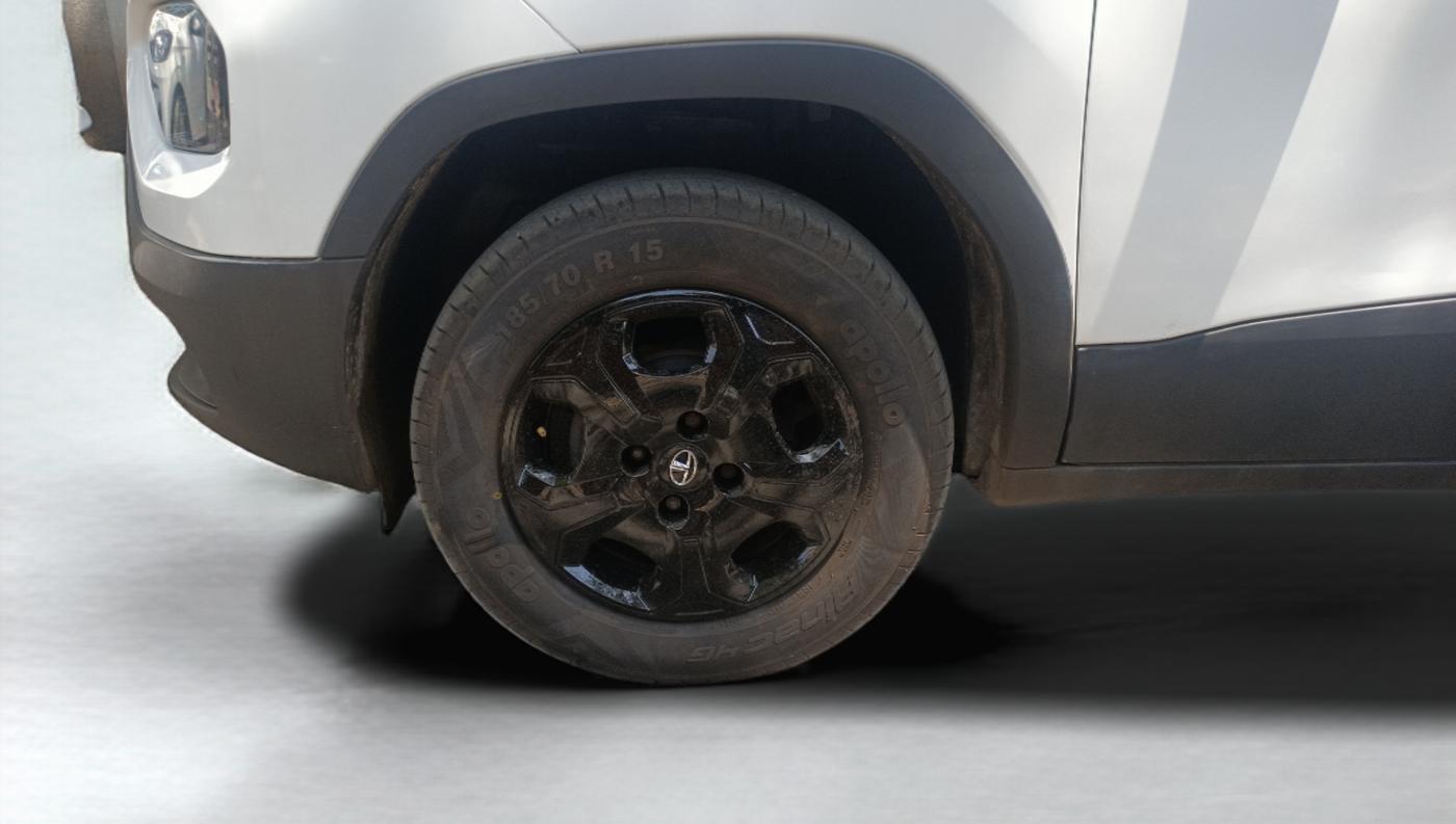 2021 Tata PUNCH ACCOMPLISHED MT, Petrol, Manual, 31,000 km, Left Rear Wheel