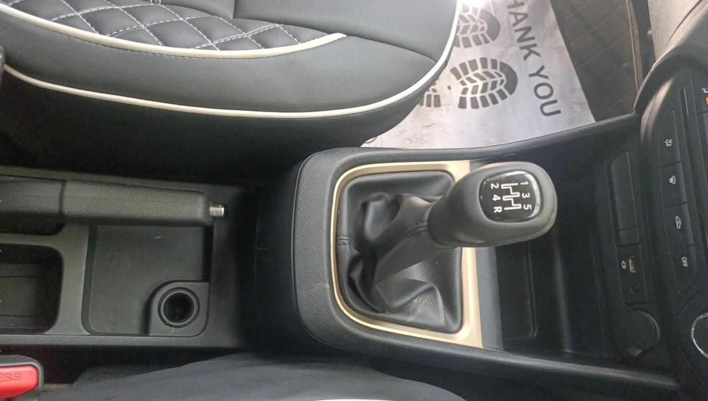 2021 Tata PUNCH ACCOMPLISHED MT, Petrol, Manual, 31,000 km, Gear Lever