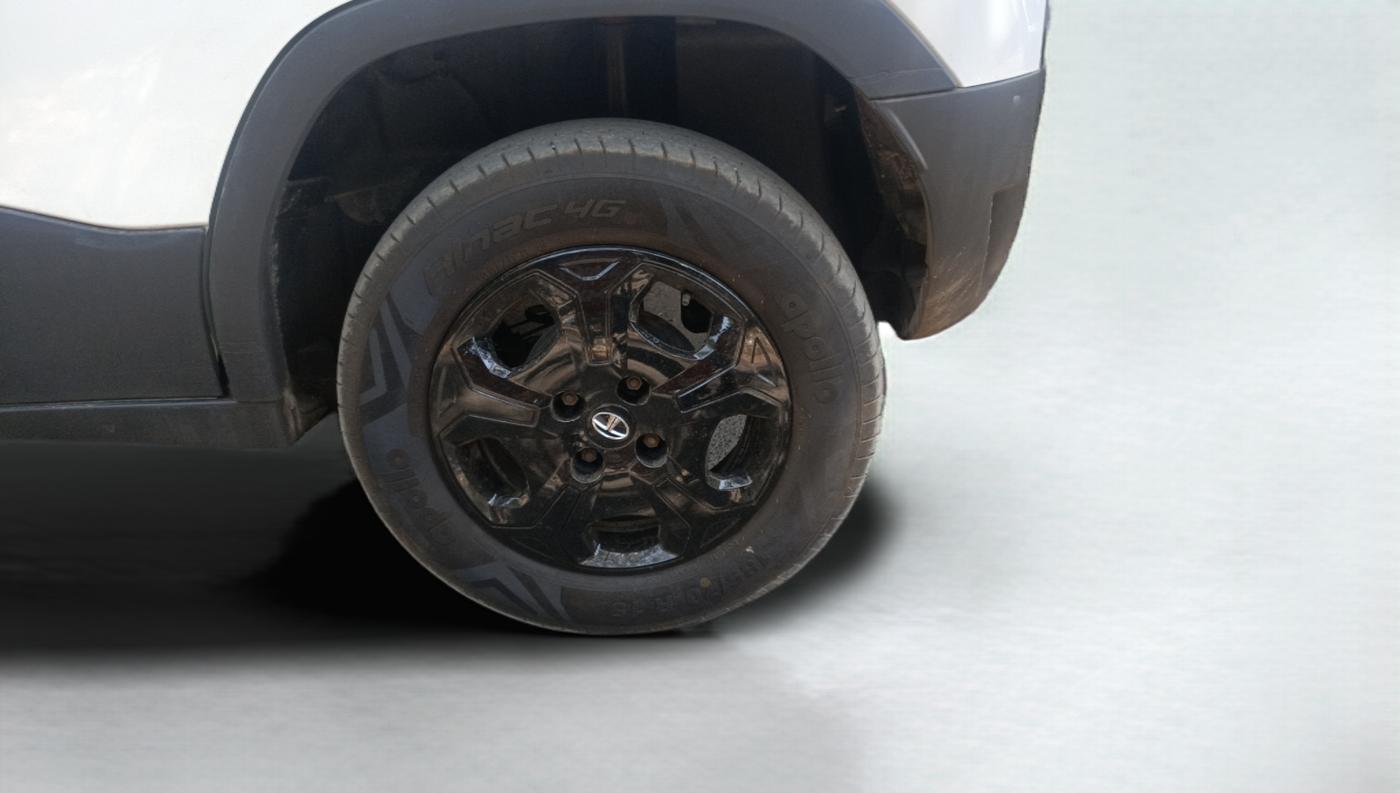 2021 Tata PUNCH ACCOMPLISHED MT, Petrol, Manual, 31,000 km, Left Front Wheel