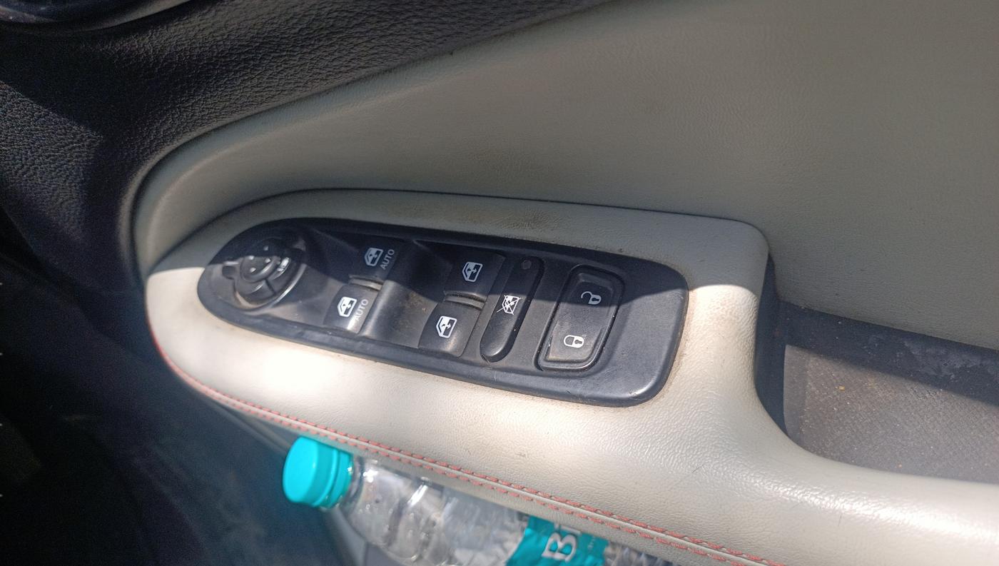 2018 Jeep Compass LIMITED 2.0 DIESEL, Diesel, Manual, 81,425 km, Driver Side Door Panel Controls