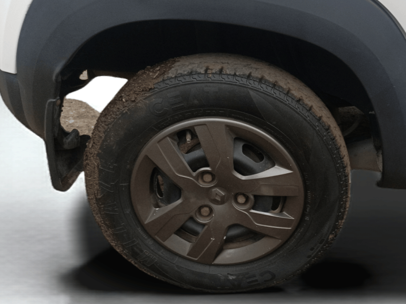 2019 Renault Kwid RXT 1.0 AMT (O), Petrol, Automatic, 17,980 km, Right Rear Wheel