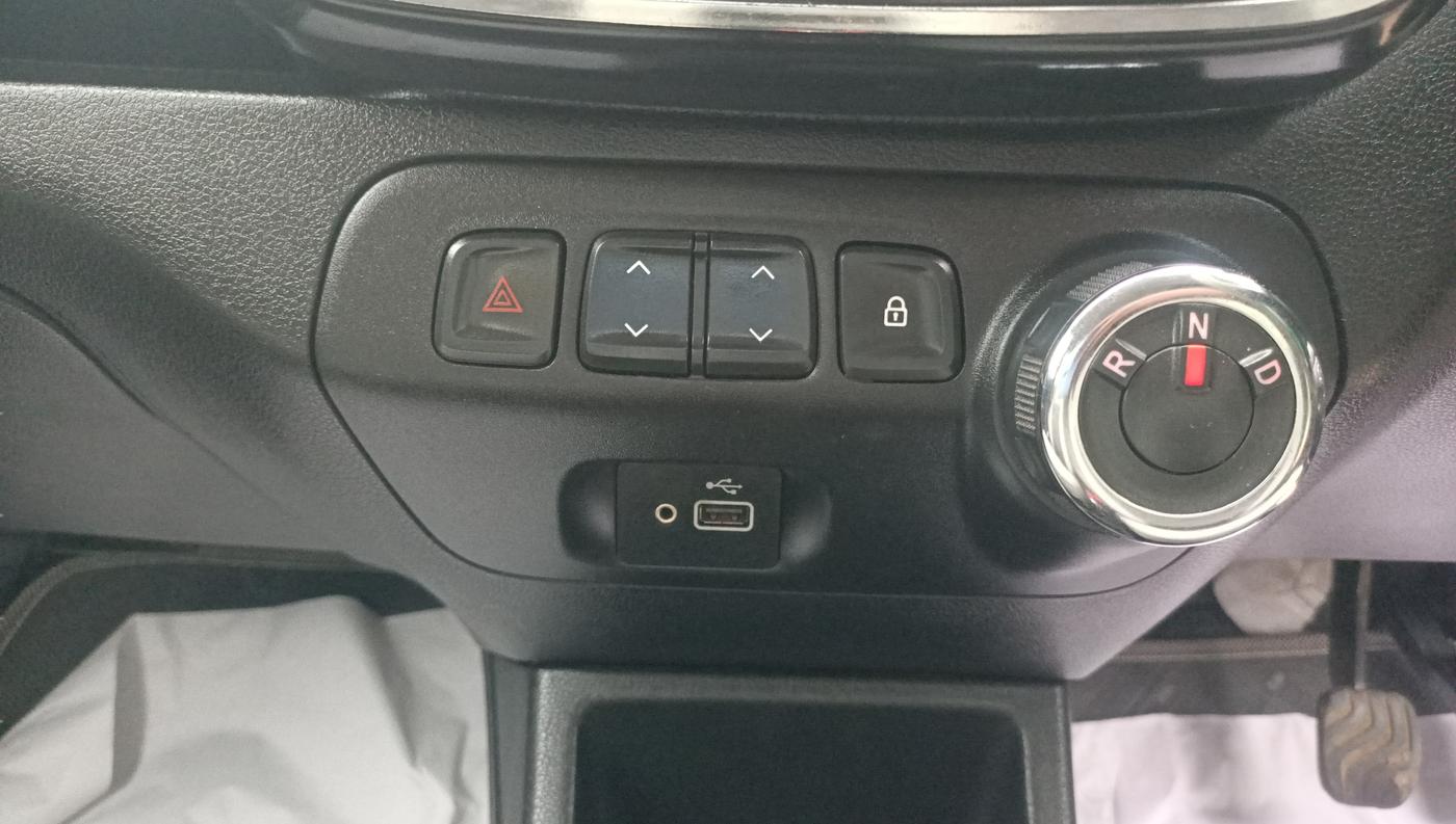 2019 Renault Kwid RXT 1.0 AMT (O), Petrol, Automatic, 17,980 km, Driver Side Door Panel Controls