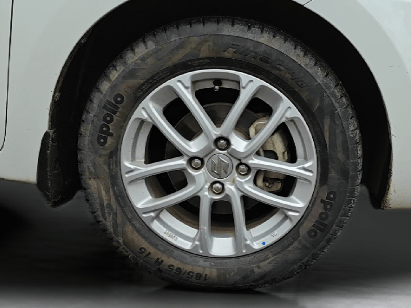2022 Maruti Swift ZXI, Petrol, Manual, 23,710 km, Right Front Wheel