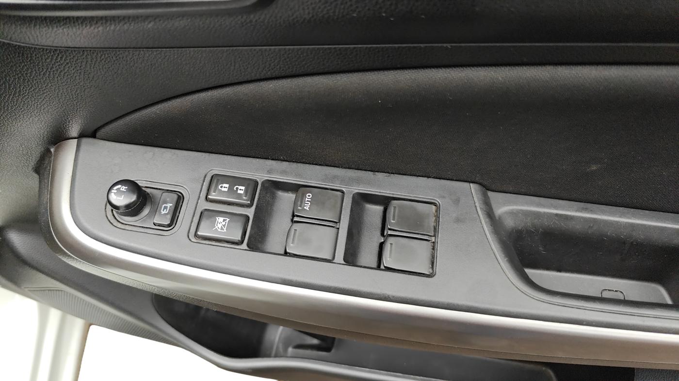 2022 Maruti Swift ZXI, Petrol, Manual, 23,710 km, Driver Side Door Panel Controls