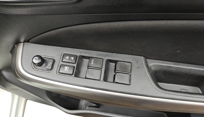 2022 Maruti Swift ZXI, Petrol, Manual, 23,710 km, Driver Side Door Panel Controls