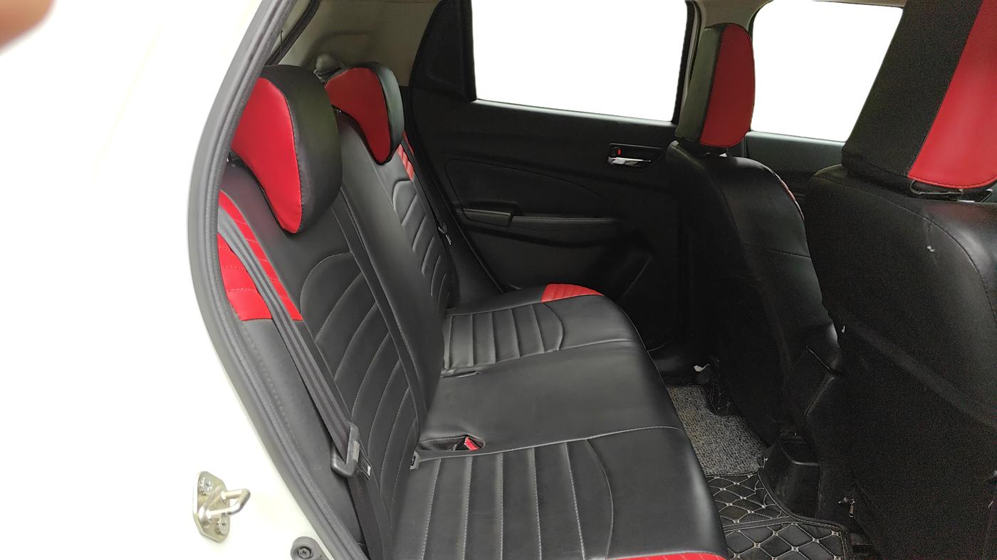2022 Maruti Swift ZXI, Petrol, Manual, 23,710 km, Right Side Rear Door Cabin