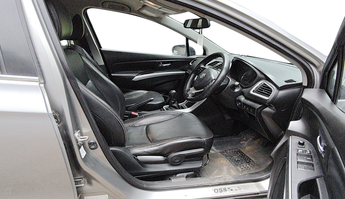 2017 Maruti S Cross ALPHA 1.3, Diesel, Manual, 80,233 km, Right Side Front Door Cabin