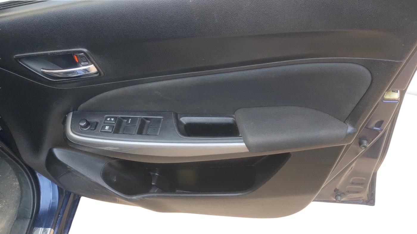 2018 Maruti Swift ZXI, Petrol, Manual, 1,04,882 km, Driver Side Door Panel Controls