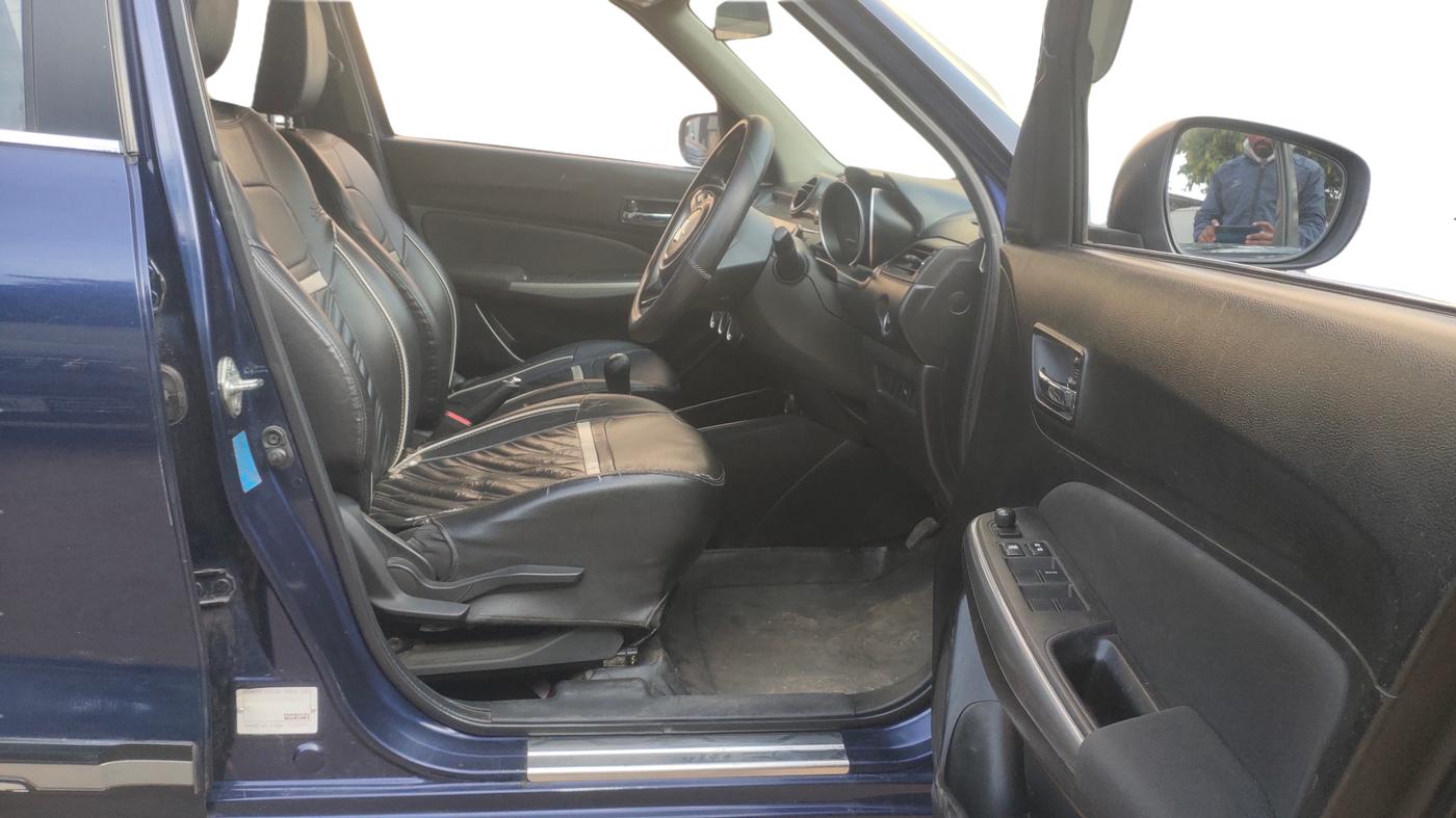 2018 Maruti Swift ZXI, Petrol, Manual, 1,04,882 km, Right Side Front Door Cabin