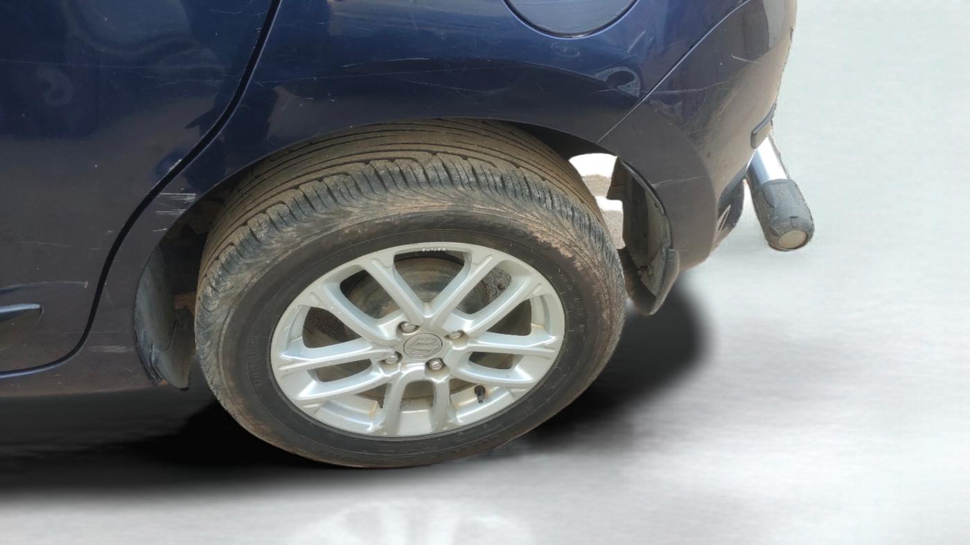 2018 Maruti Swift ZXI, Petrol, Manual, 1,04,882 km, Left Rear Wheel