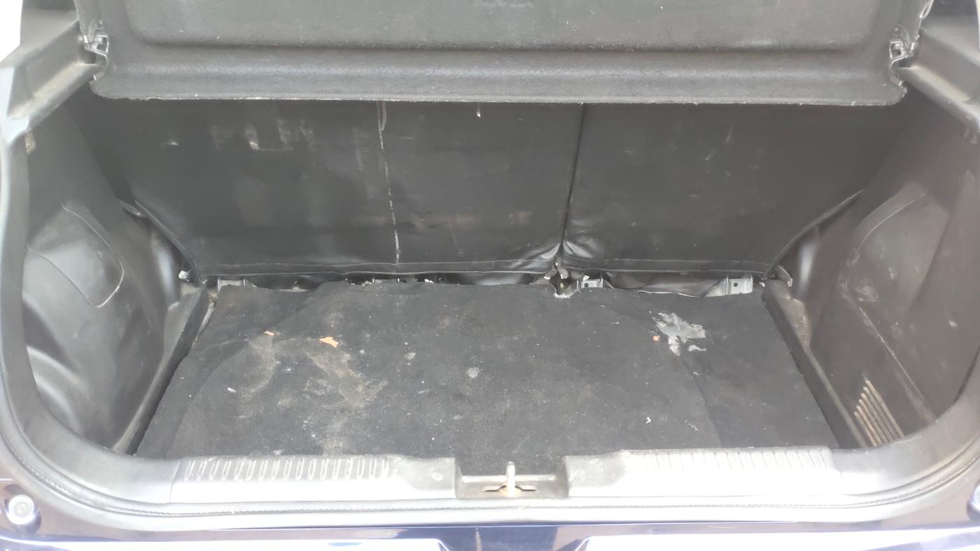 2018 Maruti Swift ZXI, Petrol, Manual, 1,04,882 km, Boot Inside