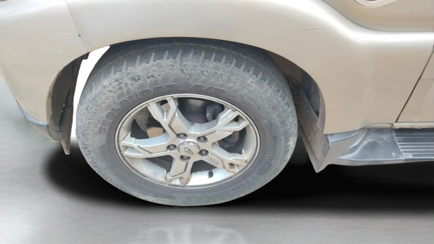 2015 Mahindra Scorpio S10, Diesel, Manual, 82,852 km, Left Front Wheel
