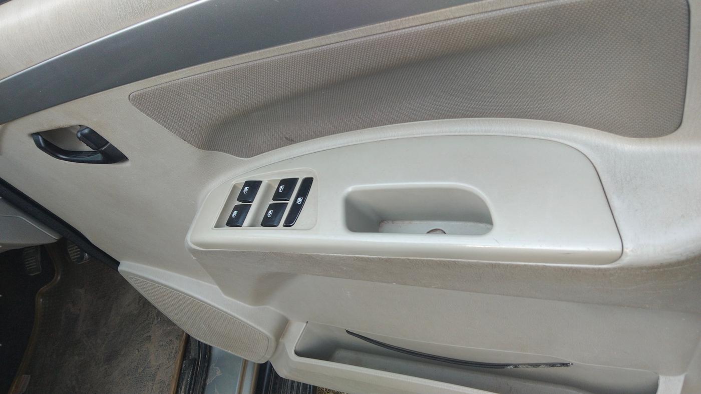 2015 Mahindra Scorpio S10, Diesel, Manual, 82,852 km, Driver Side Door Panel Controls