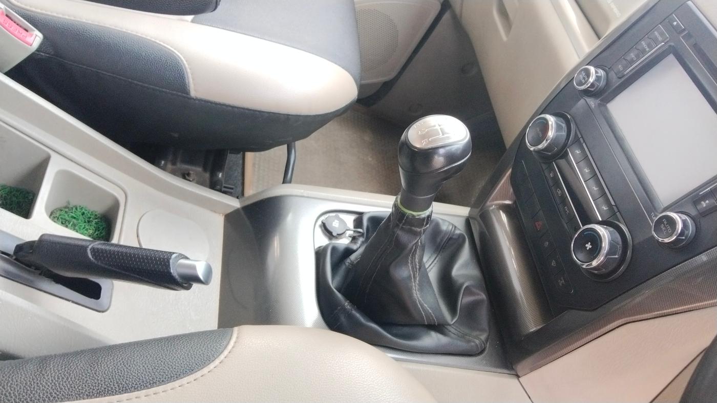 2015 Mahindra Scorpio S10, Diesel, Manual, 82,852 km, Gear Lever
