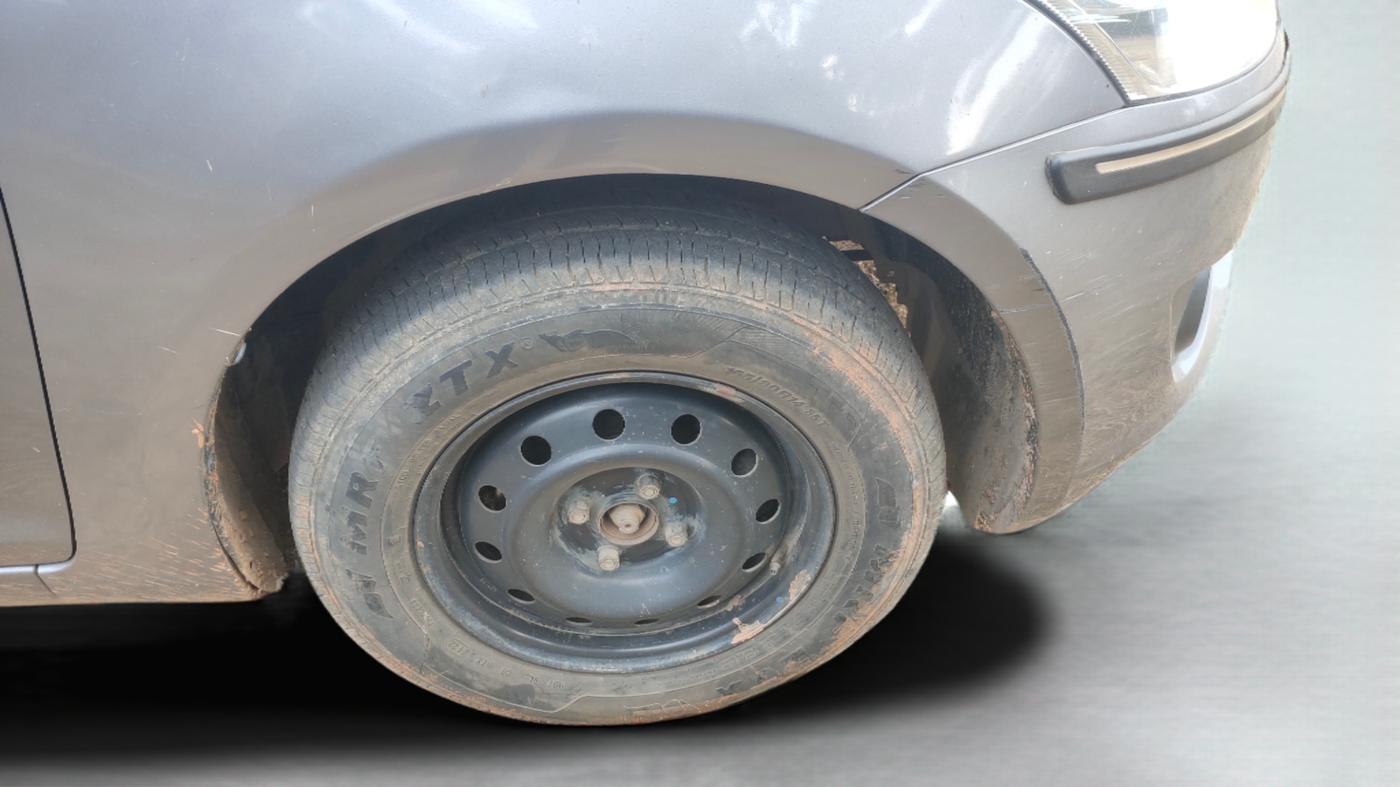 2014 Maruti Swift VDI, Diesel, Manual, 50,192 km, Right Front Wheel