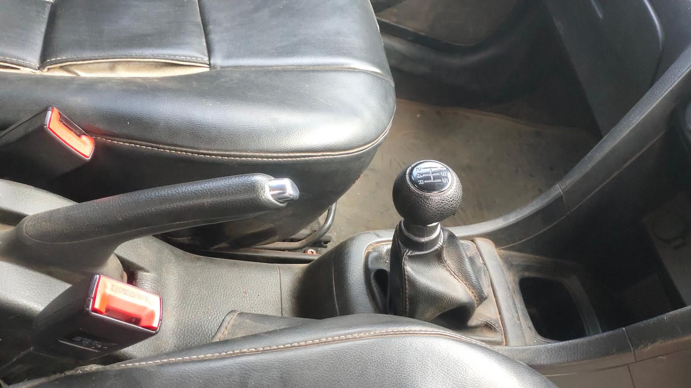 2014 Maruti Swift VDI, Diesel, Manual, 50,192 km, Gear Lever