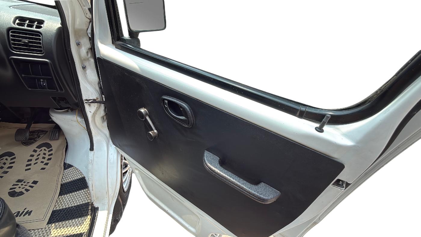 2022 Maruti Eeco 5 STR AC (O), Petrol, Manual, 59,000 km, Driver Side Door Panel Controls