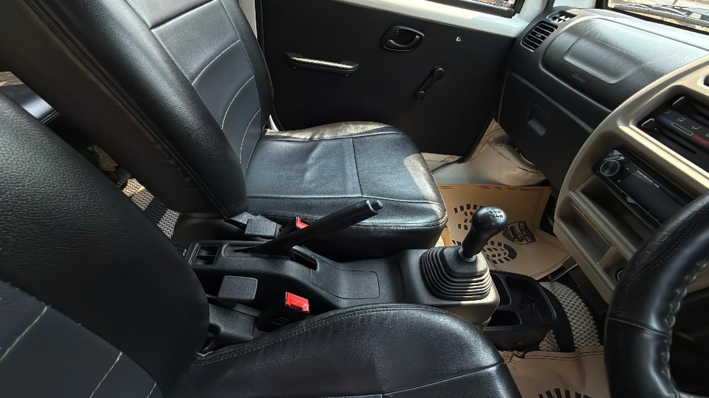 2022 Maruti Eeco 5 STR AC (O), Petrol, Manual, 59,000 km, Gear Lever