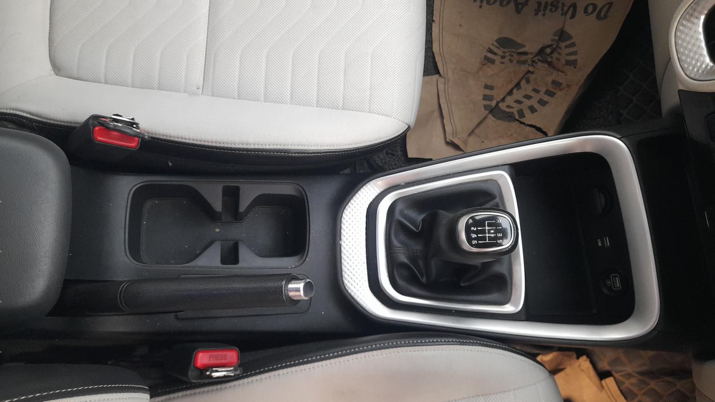 2022 KIA SONET HTX ANNIVERSARY EDITION 1.5, Diesel, Manual, 82,084 km, Gear Lever