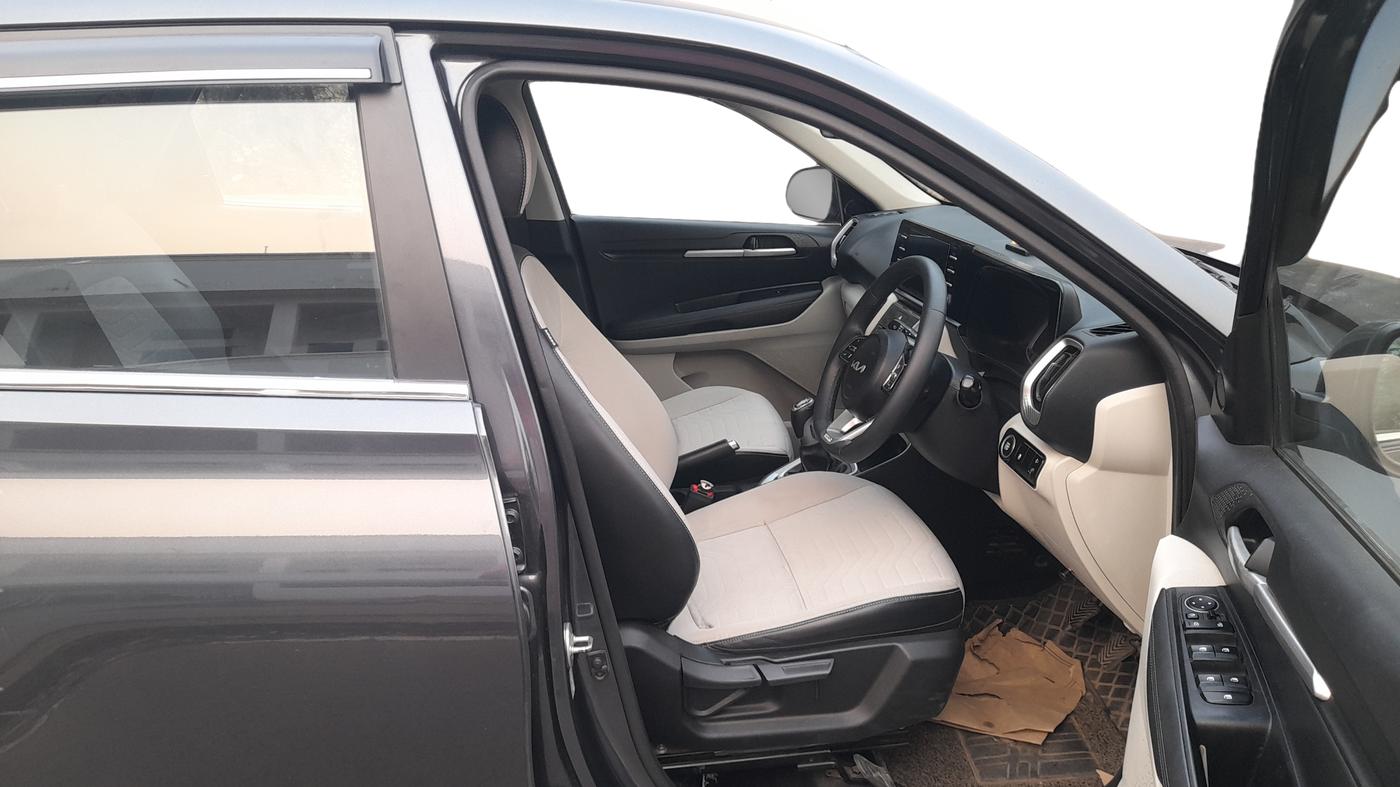 2022 KIA SONET HTX ANNIVERSARY EDITION 1.5, Diesel, Manual, 82,084 km, Right Side Front Door Cabin
