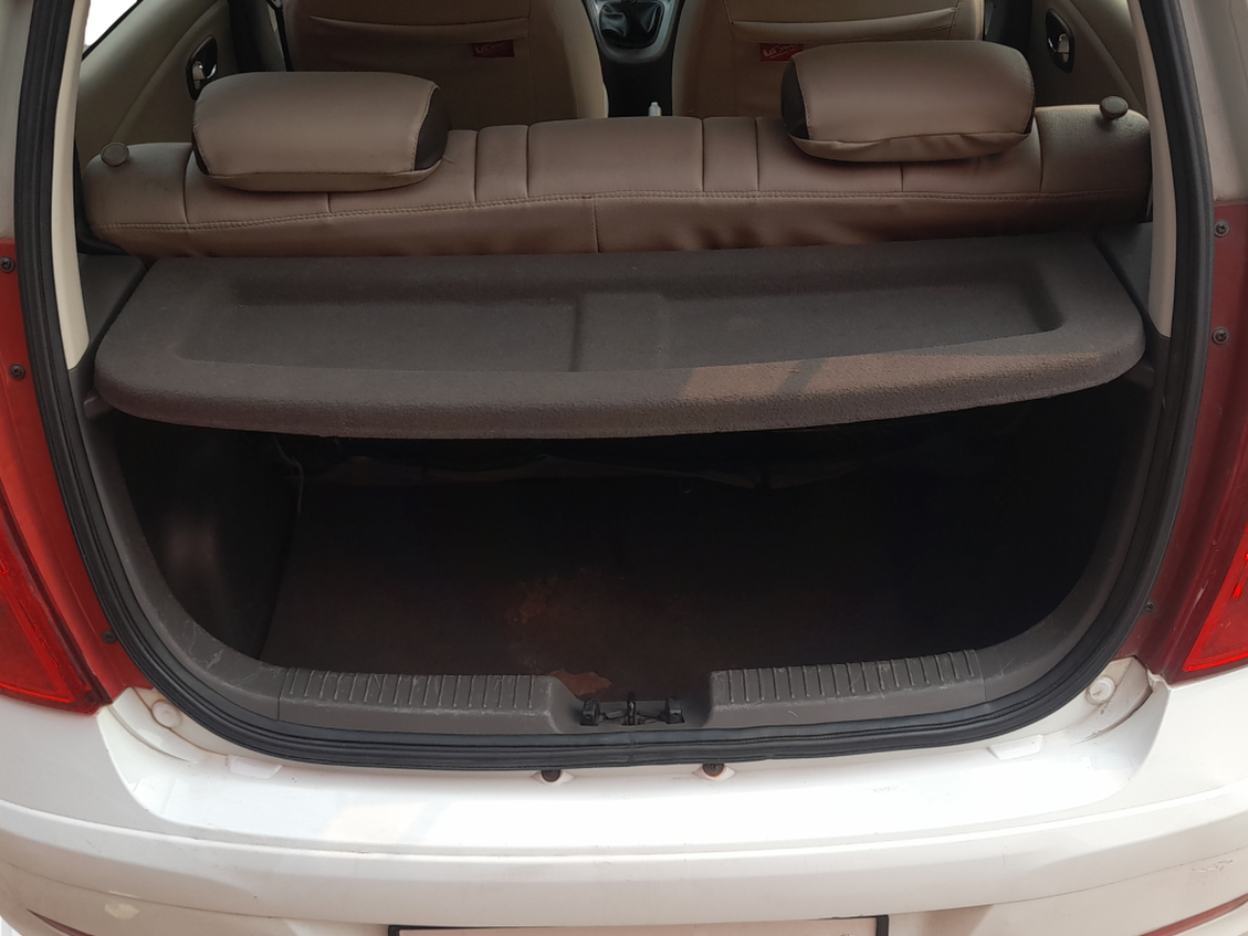 2011 Hyundai i10 SPORTZ 1.2, Petrol, Manual, 64,396 km, Boot Inside