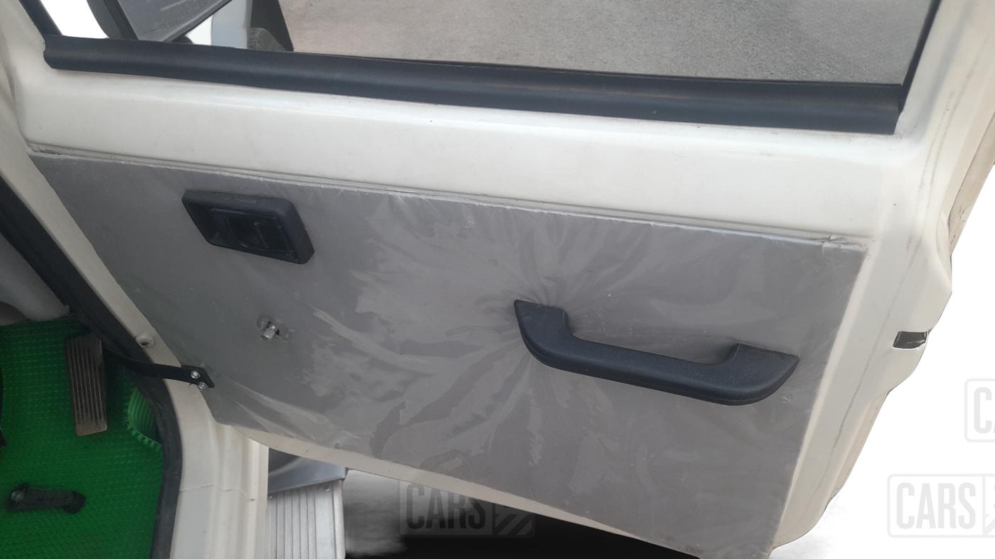 2010 Mahindra Bolero PLUS BS IV, Diesel, Manual, 1,90,775 km, Driver Side Door Panel Controls