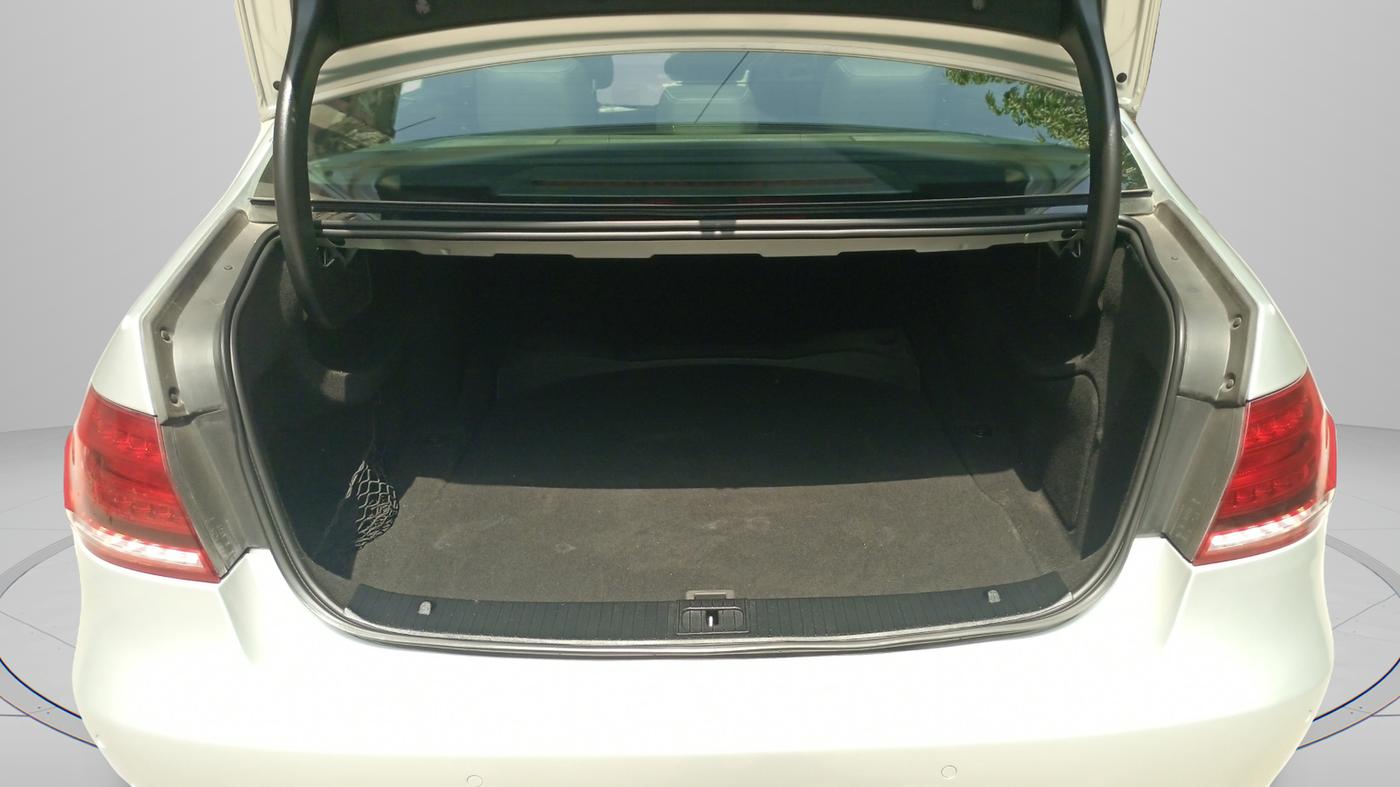 2015 Mercedes Benz E Class E 250 CDI Avantgarde, Diesel, Automatic, 54,257 km, Boot Inside