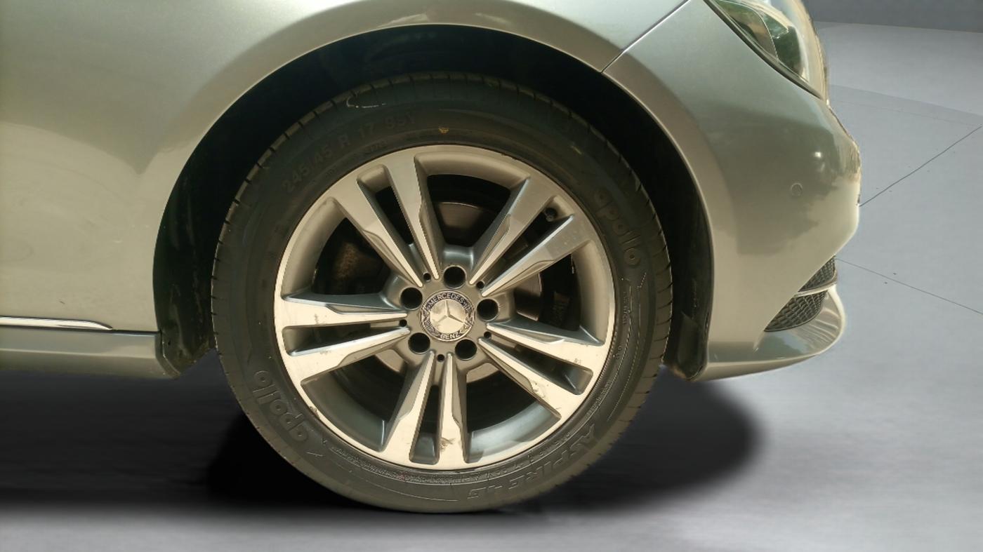 2013 Mercedes Benz E Class E 200 CGI, Petrol, Automatic, 79,000 km, Right Front Wheel