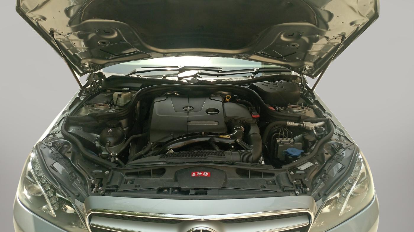2013 Mercedes Benz E Class E 200 CGI, Petrol, Automatic, 79,000 km, Open Bonnet