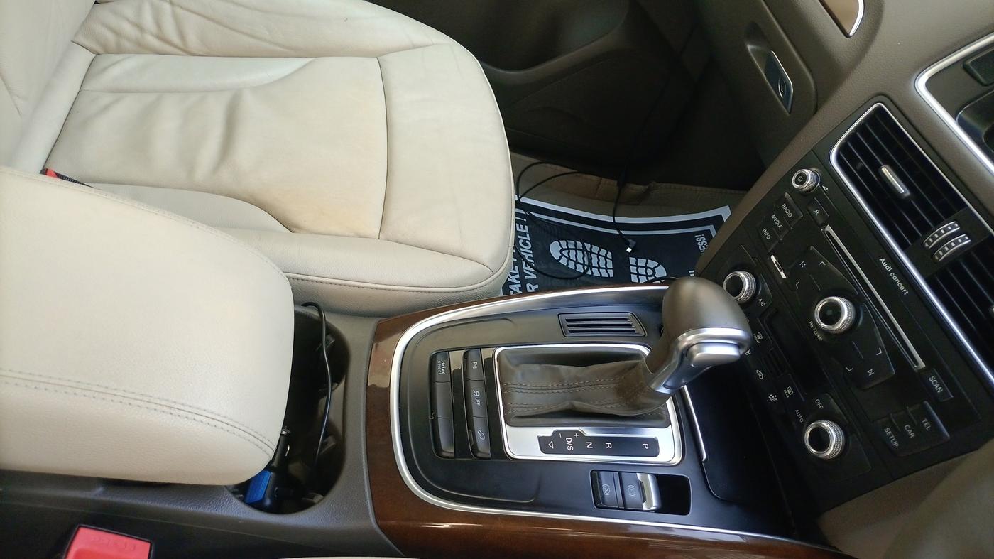 2014 Audi Q5 2.0 TDI QUATTRO, Diesel, Automatic, 1,05,127 km, Gear Lever