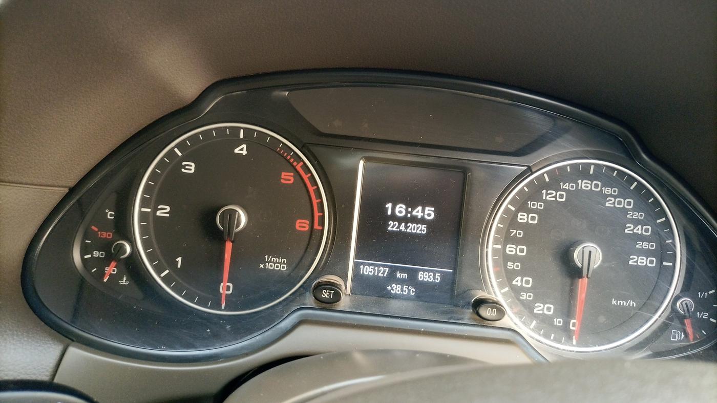 2014 Audi Q5 2.0 TDI QUATTRO, Diesel, Automatic, 1,05,127 km, Odometer Image