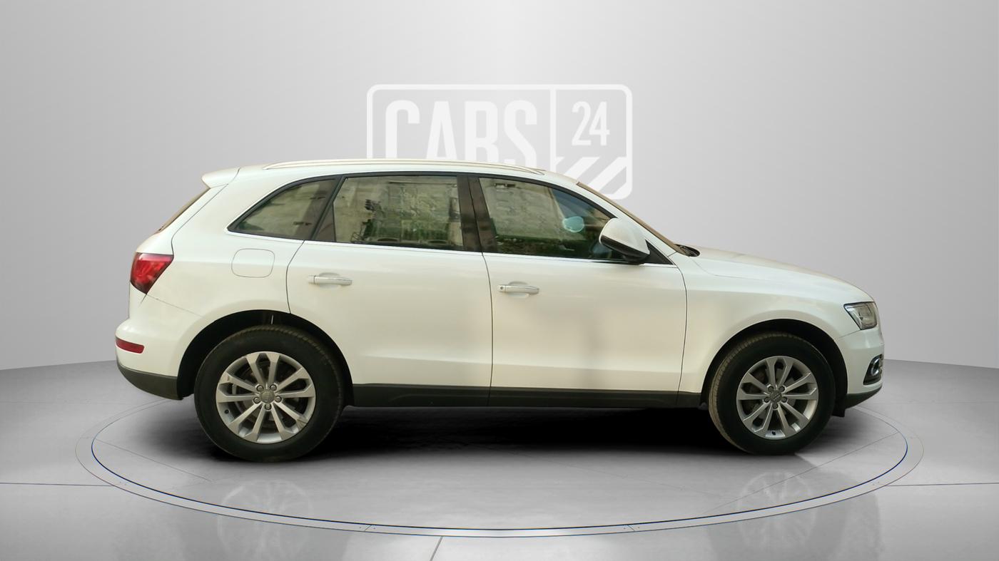 2014 Audi Q5 2.0 TDI QUATTRO, Diesel, Automatic, 1,05,127 km, Right Side View