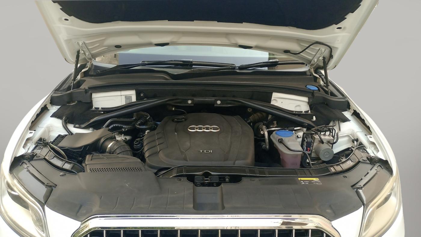 2014 Audi Q5 2.0 TDI QUATTRO, Diesel, Automatic, 1,05,127 km, Open Bonnet
