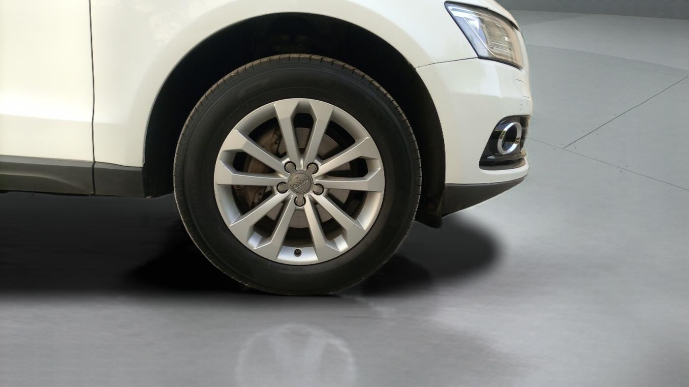 2014 Audi Q5 2.0 TDI QUATTRO, Diesel, Automatic, 1,05,127 km, Right Front Wheel