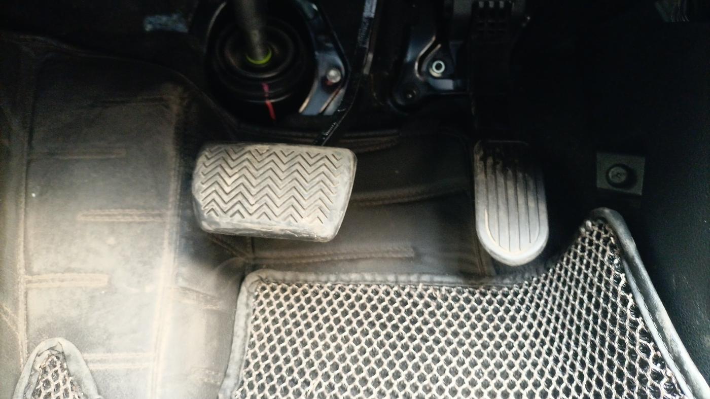 2023 Toyota Fortuner 4X2 AT 2.7 PETROL, Petrol, Automatic, 10,701 km, Pedals